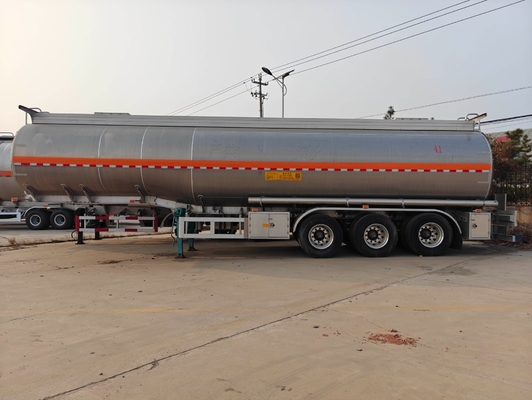 Ritrainere per camion Ritrainere con serbatoio a combustibile con valvola azionata dall'aria API e battistrada da 1820 mm