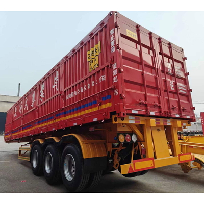 Trailers a tre assi per il trasporto di bovini e pecore